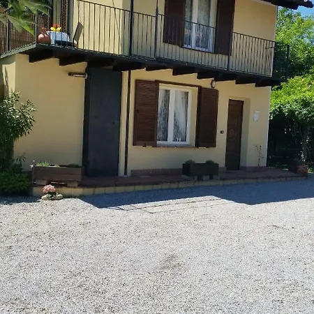 La Casa Gialla アパート モンフォルテ・ダルバ